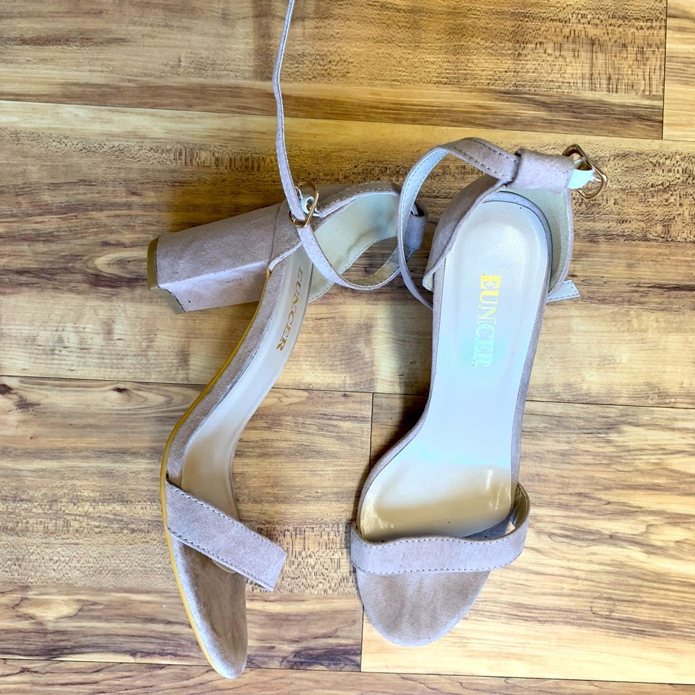 Women’s nude heel